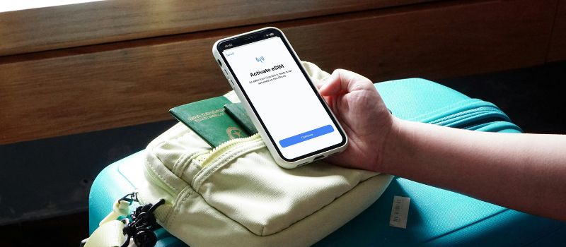 スマホ　eSIM　海外